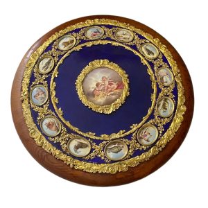 Medalhão Atribuído ao Palácio de Versalhes